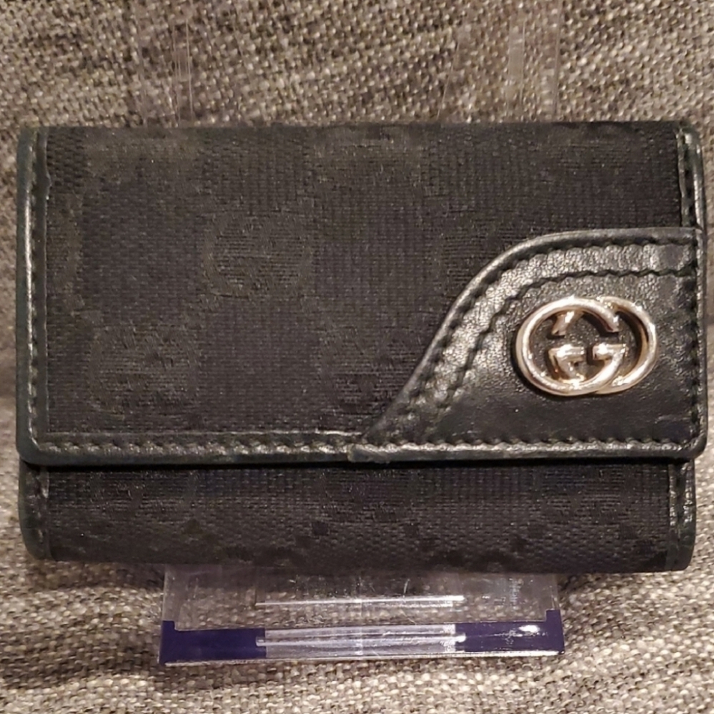 Gucci Black Key Wallet with Silver Emblem